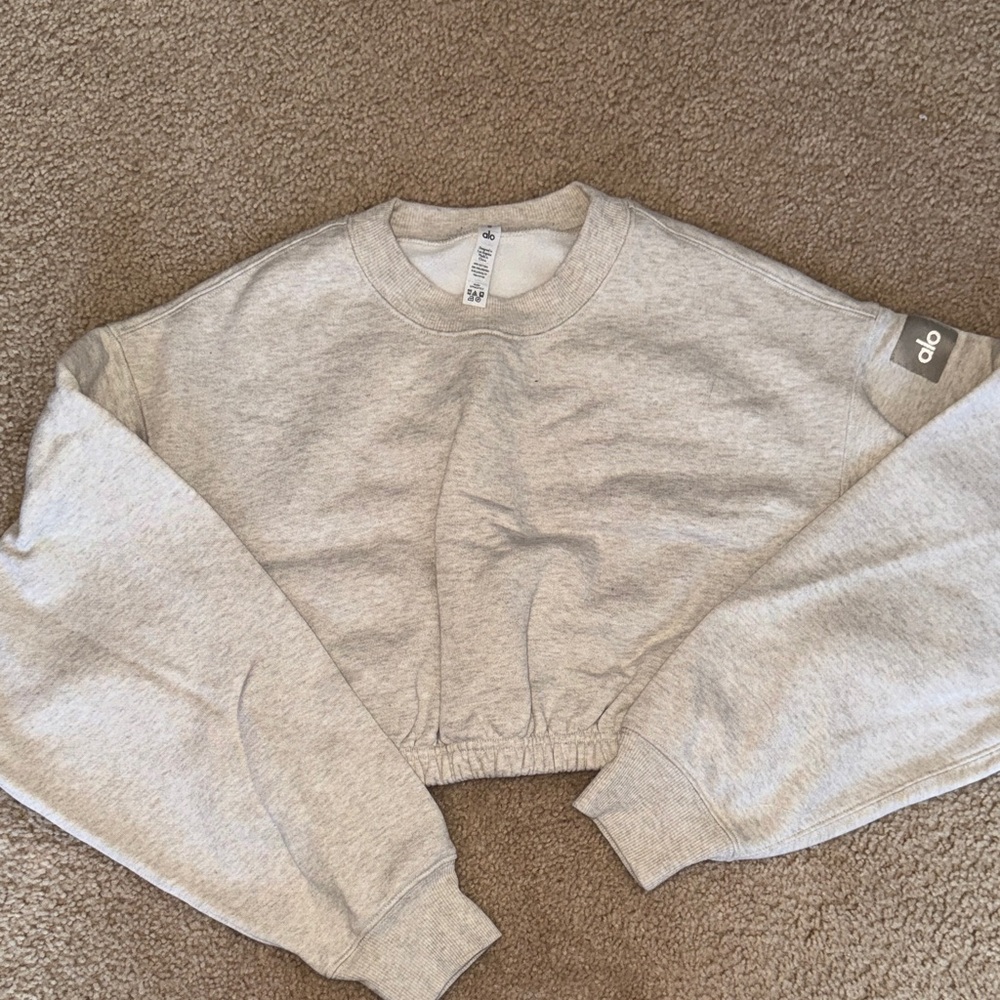 ALO Yoga Women's oatmeal Cropped Sweater